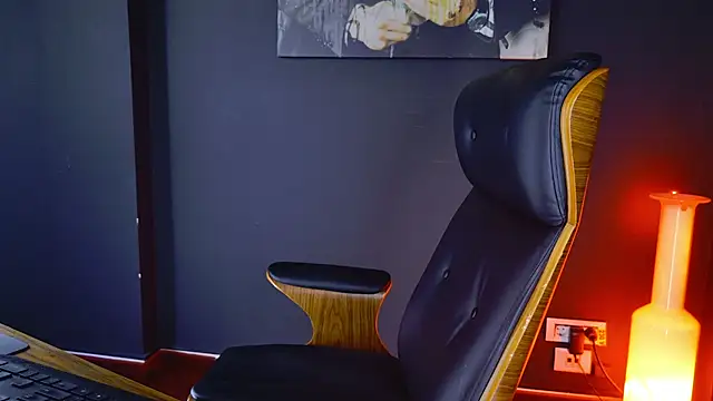 Snapshot of AngeloEric chatting on 03.20.25 AngeloEric online show from 03.20.25