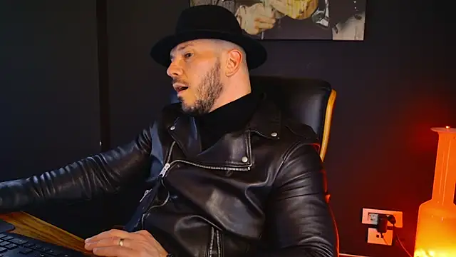 Snapshot of AngeloEric chatting on 03.21.25 AngeloEric online show from 03.21.25