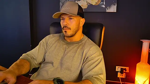 Snapshot of AngeloEric chatting on 09.18.25 AngeloEric online show from 09.18.25