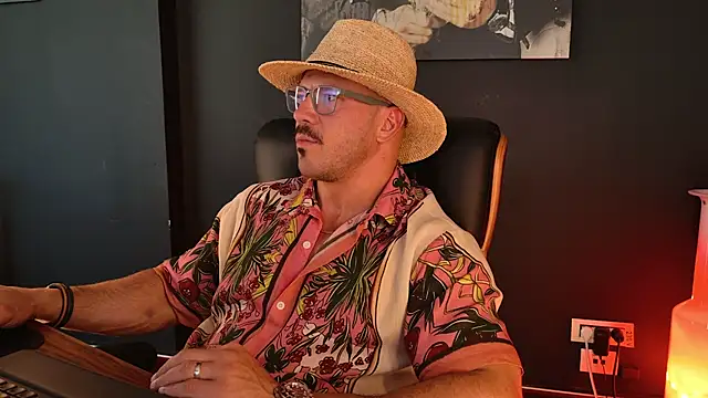 Snapshot of AngeloEric chatting on 09.20.25 AngeloEric online show from 09.20.25