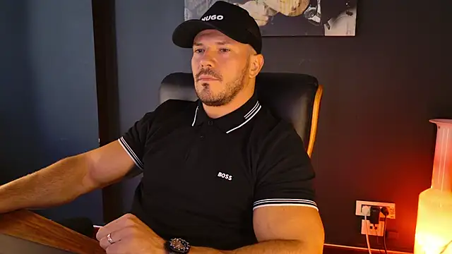 Snapshot of AngeloEric chatting on 09.28.25 AngeloEric online show from 09.28.25