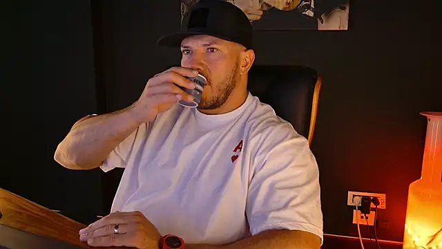 Snapshot of AngeloEric chatting on 09.29.25 AngeloEric online show from 09.29.25