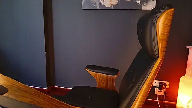 Snapshot of AngeloEric chatting on 10.22.25 AngeloEric online show from 10.22.25