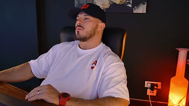 Snapshot of AngeloEric chatting on 10.31.25 AngeloEric online show from 10.31.25