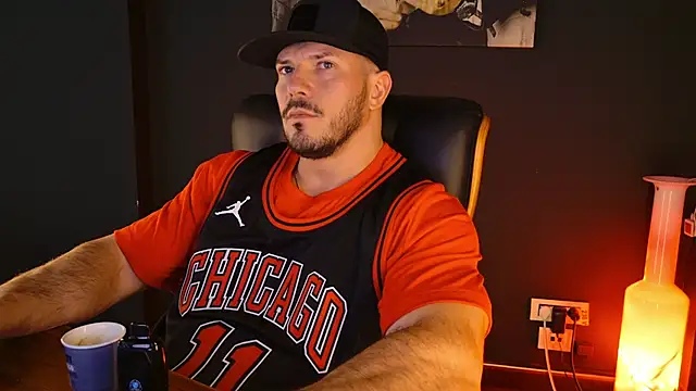 Snapshot of AngeloEric chatting on 11.11.25 AngeloEric online show from 11.11.25