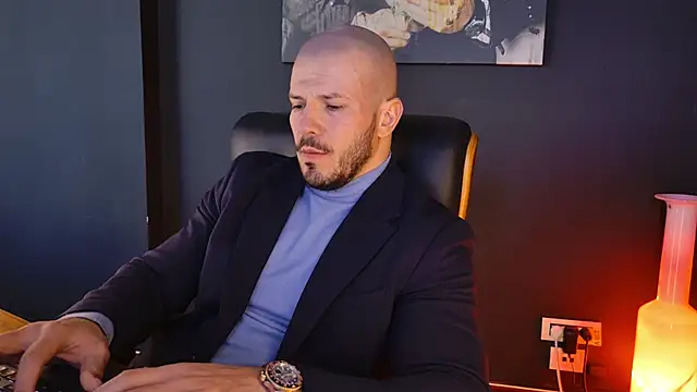 Snapshot of AngeloEric chatting on 11.24.25 AngeloEric online show from 11.24.25