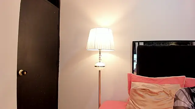 lilithTeen1  online show from 02.18.26