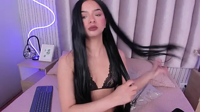 LARISSAEVANS online show from 10.24.25