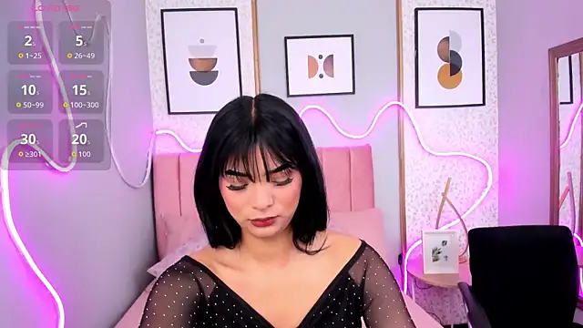 LARISSAEVANS online show from 11.28.25