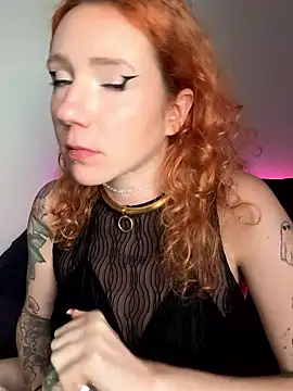 Snapshot of alt_cutie chatting on 10.15.25 alt cutie online show from 10.15.25
