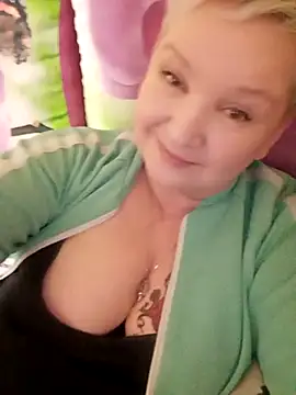 Snapshot of ForgetMeNot50 chatting on 01.26.25 ForgetMeNot50 online show from 01.26.25