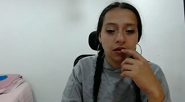 Snapshot of loren3124 chatting on 12.12.24 loren3124 online show from 12.12.24