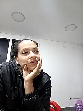 Snapshot of loren3124 chatting on 12.13.24 loren3124 online show from 12.13.24