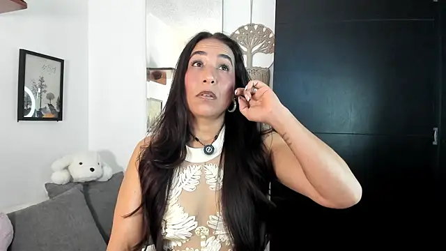 Snapshot of electra_hunt chatting on 06.27.26 electra hunt online show from 06.27.26