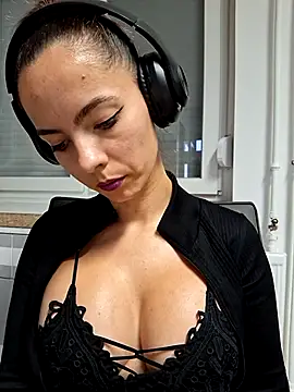 allinqueen online show from 10.23.25