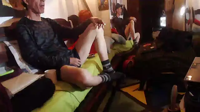 laye19 online show from 11.29.25