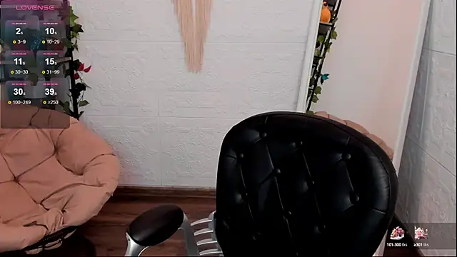 YaraKroft  online show from 02.08.25