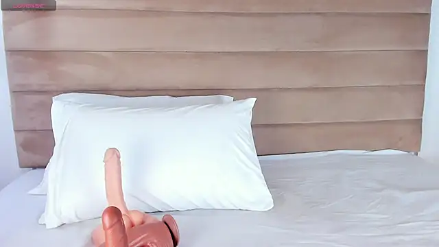 Snapshot of IsabellaJonns chatting on 02.11.25 IsabellaJonns online show from 02.11.25