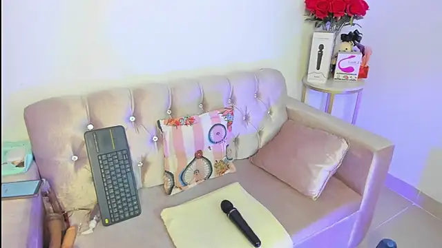 alanavega11 online show from 09.10.25