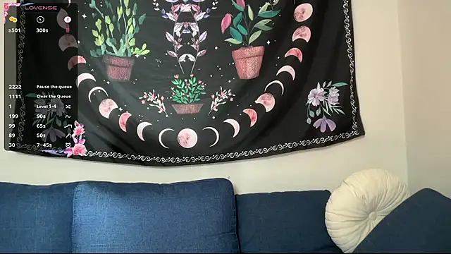 Snapshot of Aria_Fields chatting on 11.04.25 Aria Fields online show from 11.04.25