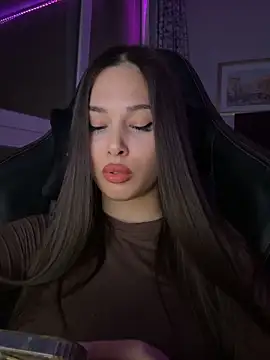 Snapshot of EricaWalls chatting on 11.10.25 EricaWalls online show from 11.10.25