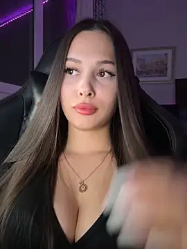 Snapshot of EricaWalls chatting on 11.22.25 EricaWalls online show from 11.22.25