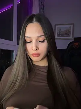 Snapshot of EricaWalls chatting on 11.28.25 EricaWalls online show from 11.28.25