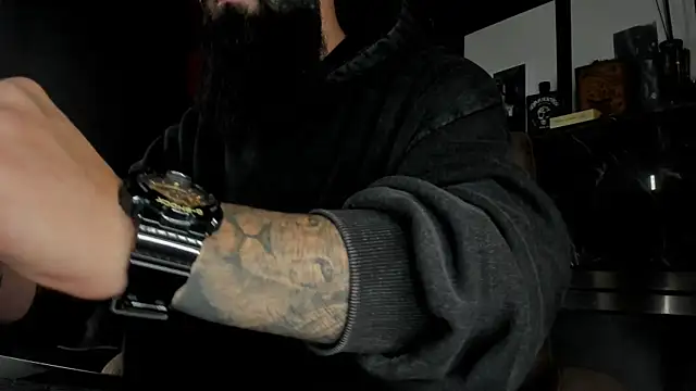 axxelrich  online show from 10.28.25