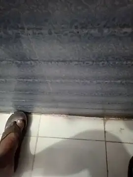 Snapshot of kunalmishra2003 chatting on 12.18.25 kunalmishra2003 online show from 12.18.25