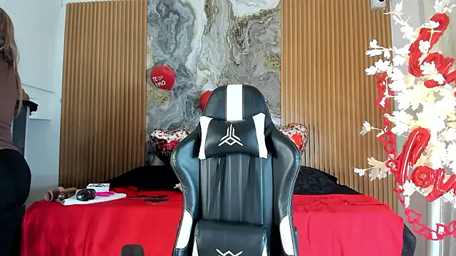 Snapshot of Danna_topless chatting on 02.12.26 Danna topless online show from 02.12.26