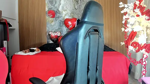 Snapshot of Danna_topless chatting on 02.25.26 Danna topless online show from 02.25.26