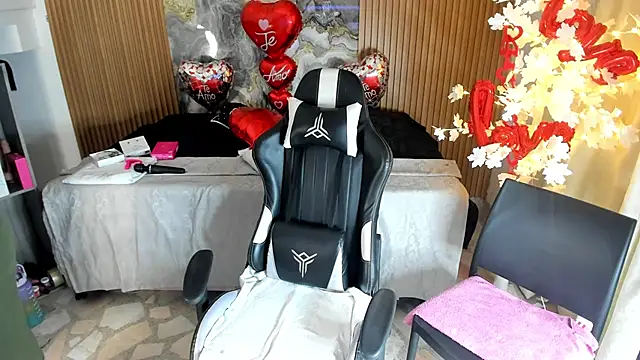 Snapshot of Danna_topless chatting on 03.11.26 Danna topless online show from 03.11.26