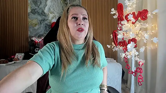 Snapshot of Danna_topless chatting on 03.14.26 Danna topless online show from 03.14.26