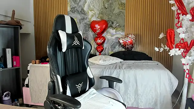 Snapshot of Danna_topless chatting on 03.16.26 Danna topless online show from 03.16.26