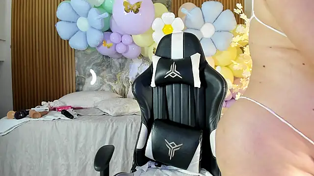 Snapshot of Danna_topless chatting on 03.31.26 Danna topless online show from 03.31.26