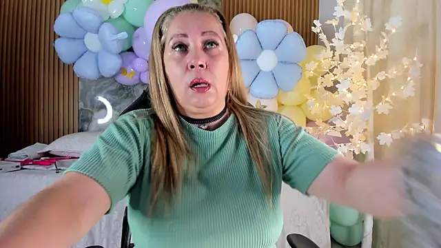 Snapshot of Danna_topless chatting on 04.07.26 Danna topless online show from 04.07.26