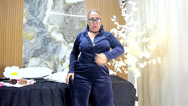 Snapshot of Danna_topless chatting on 04.16.26 Danna topless online show from 04.16.26