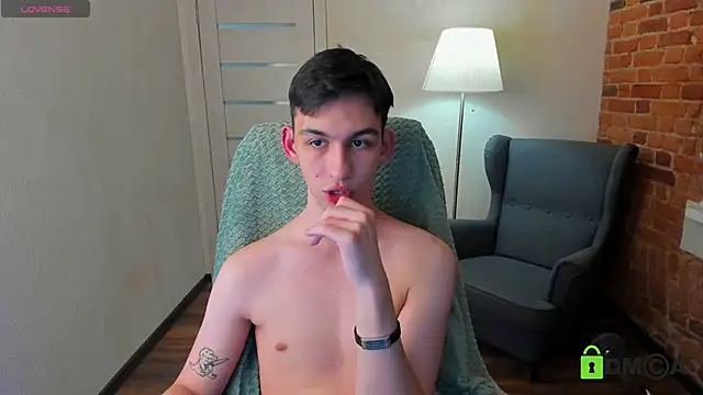 Snapshot of Ul_Tima chatting on 12.17.24 Ul Tima online show from 12.17.24