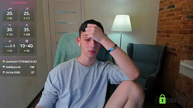 Snapshot of Ul_Tima chatting on 12.18.24 Ul Tima online show from 12.18.24