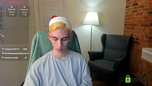 Snapshot of Ul_Tima chatting on 12.25.24 Ul Tima online show from 12.25.24