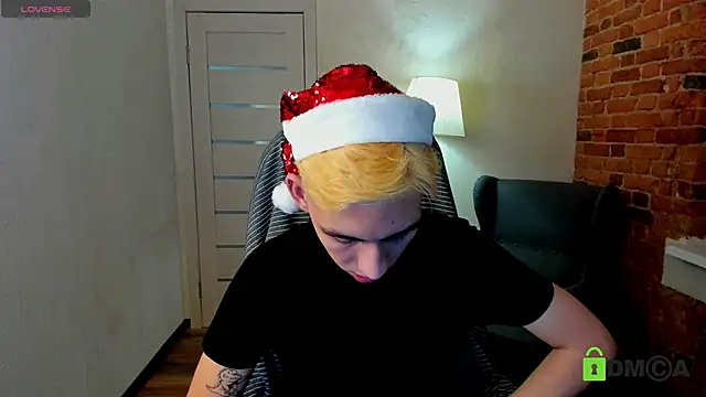 Snapshot of Ul_Tima chatting on 12.25.24 Ul Tima online show from 12.25.24