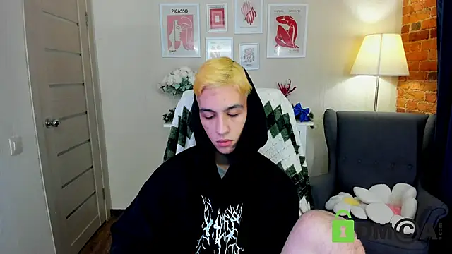 Snapshot of Ul_Tima chatting on 12.27.24 Ul Tima online show from 12.27.24