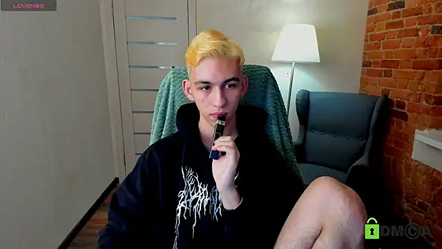 Snapshot of Ul_Tima chatting on 12.28.24 Ul Tima online show from 12.28.24