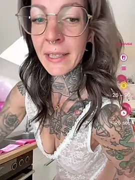 BrownieyQueen online show from 04.26.26