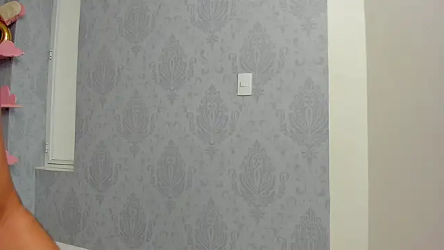 MaddyCute4u online show from 02.20.25