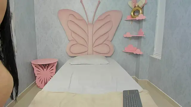 MaddyCute4u online show from 02.22.25