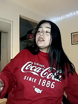 Snapshot of helena_smith chatting on 12.20.24 helena smith online show from 12.20.24