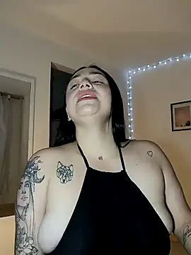 Snapshot of helena_smith chatting on 12.21.24 helena smith online show from 12.21.24