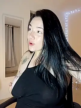 Snapshot of helena_smith chatting on 12.21.24 helena smith online show from 12.21.24