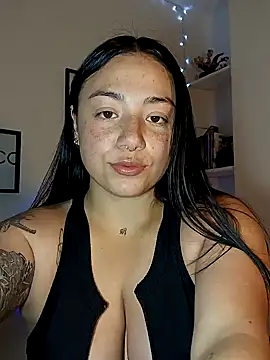 Snapshot of helena_smith chatting on 02.12.25 helena smith online show from 02.12.25